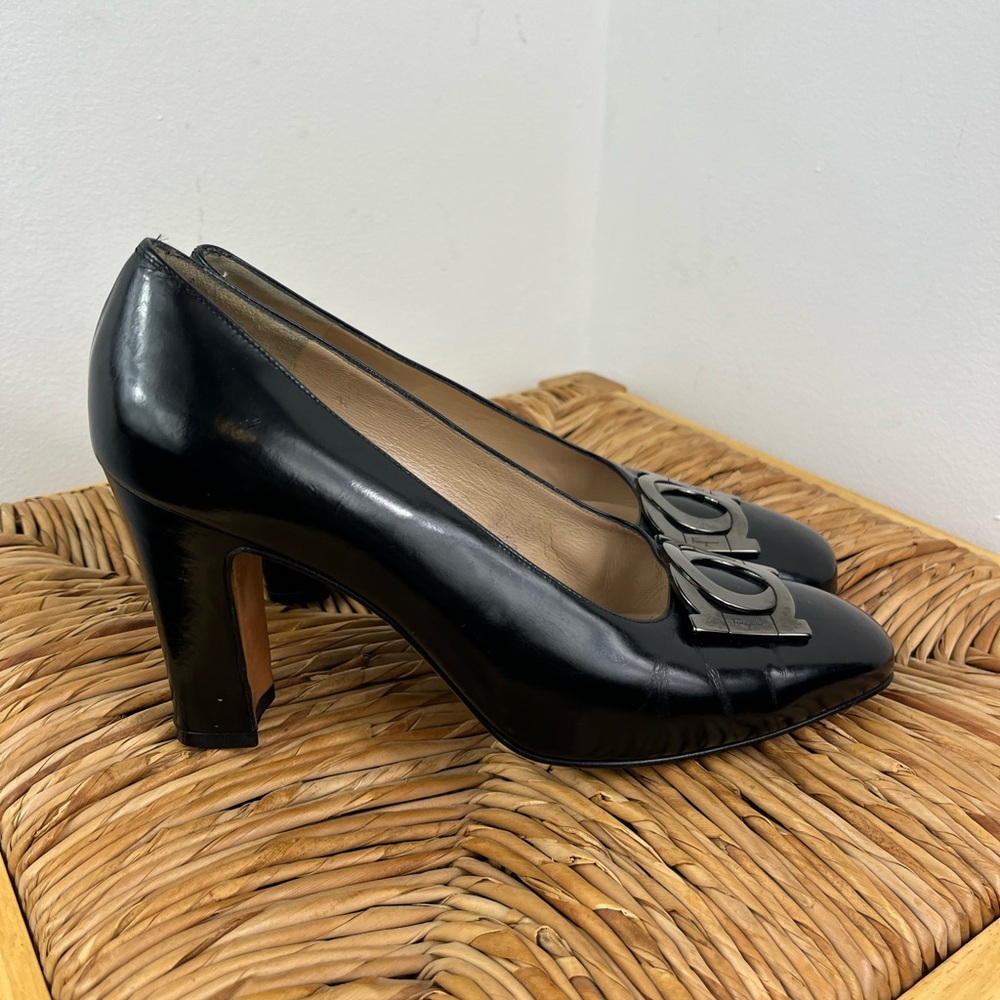 Vintage Salvatore Ferragamo Iconic Logo Heels Sz 7 1/2 - Picture 3 of 13